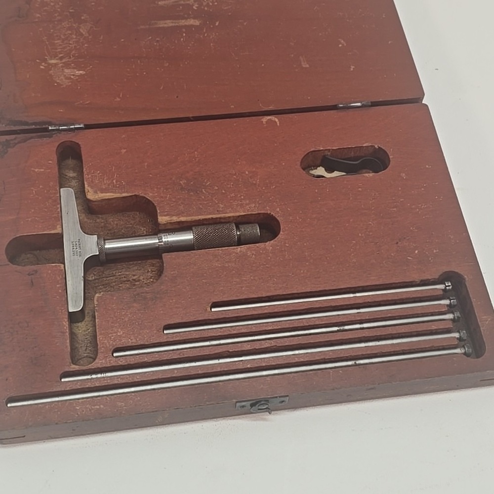 LUFKIN 0-6 INCH NO. 513 MICROMETER DEPTH GAGE in Case